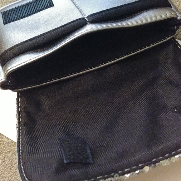 NWT Ear Bud and Charger Case - Picture 9 of 11